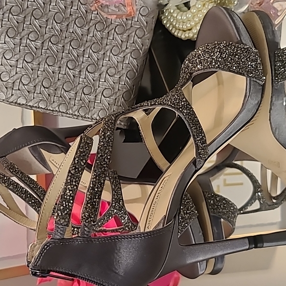 NWT  ANTONIO MELANI KARALINA Mystic Grey Satin/ Beaded Platform Sandals sz 8M - Picture 3 of 9